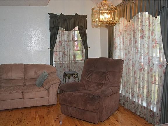 4th image of 1501 Shirley Way