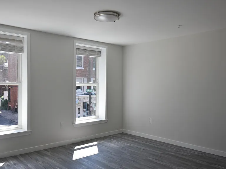260 S 20th St #3 — Photo 12