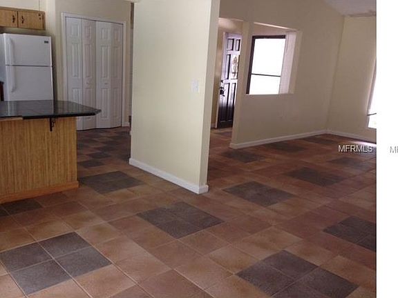4th image of 222 Earl St