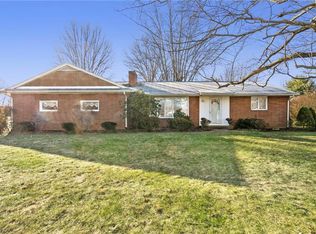 1734 Red Coach Rd NW, North Canton, OH 44720