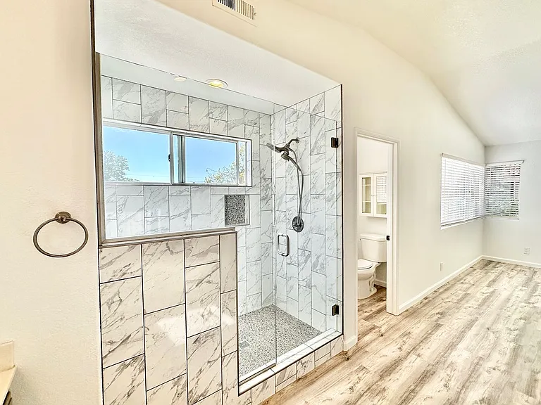 266 Royal Glen Dr — Photo 37