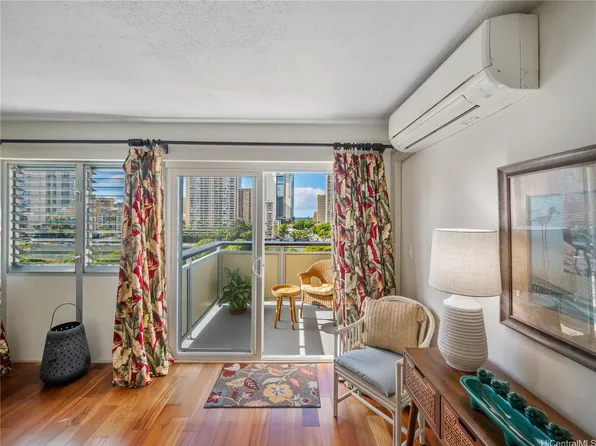 509 University Ave APT 1003, Honolulu, HI 96826