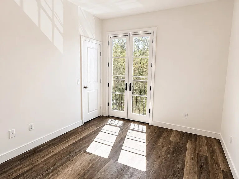 111 Rodeo — Photo 33