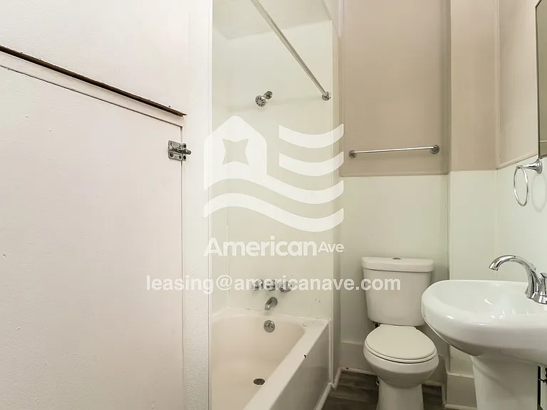17631_011_main_bathroom_13664899.jpg