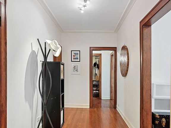3rd image of 429 W Aldine Ave #8