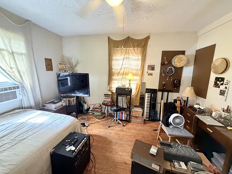 135 Cohen St — Photo 12