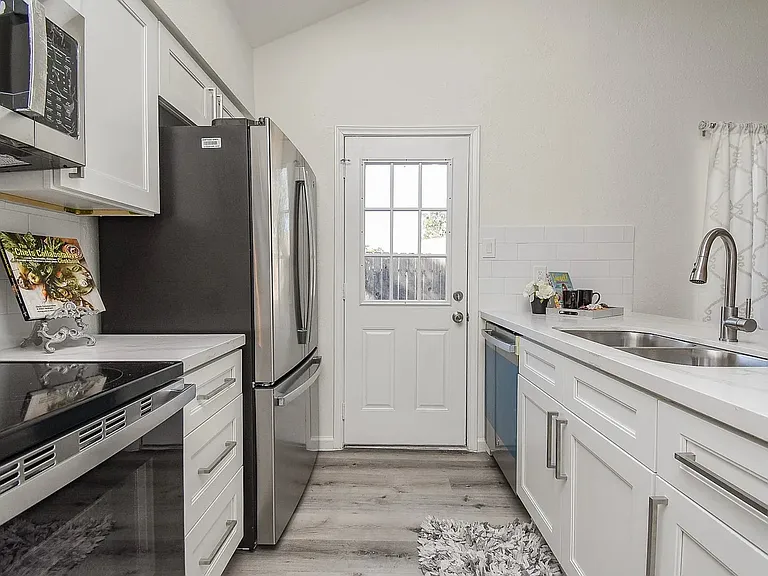 10010 Tahoka Ln — Photo 13