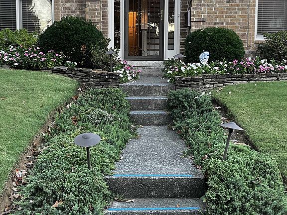 2nd image of 206 S Reese St