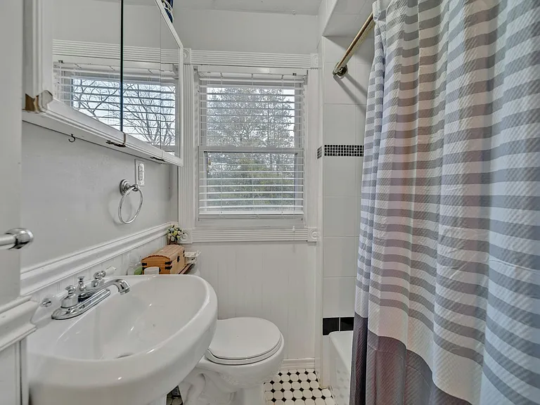 43 Hillcrest Ave #B — Photo 17