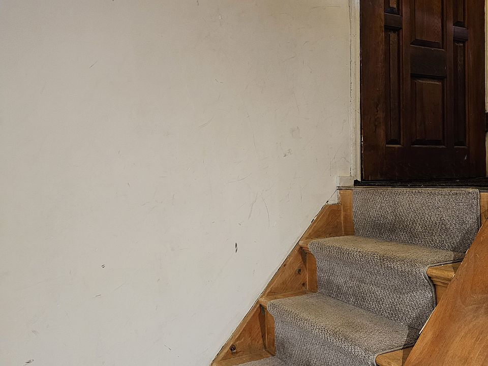 1st image of 222 Patricia Ave