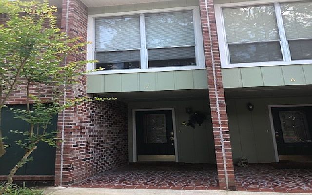 1st image of 215 NW Fairway Hills Gln Unit 7