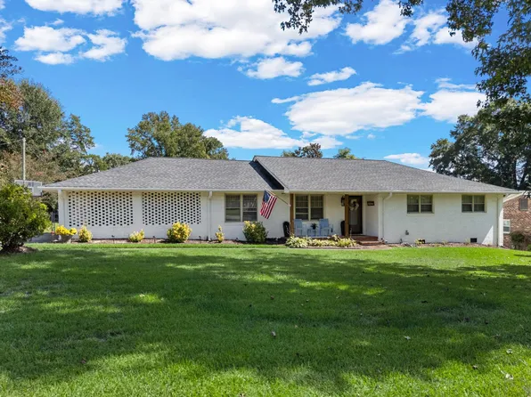 400 Lake Forest Dr, Spartanburg, SC 29307
