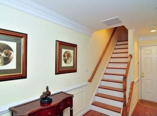 1619 Leeds Castle Dr, Vienna, VA 22182