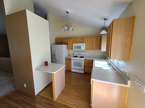 5th image of 3201 Blackhawk Dr