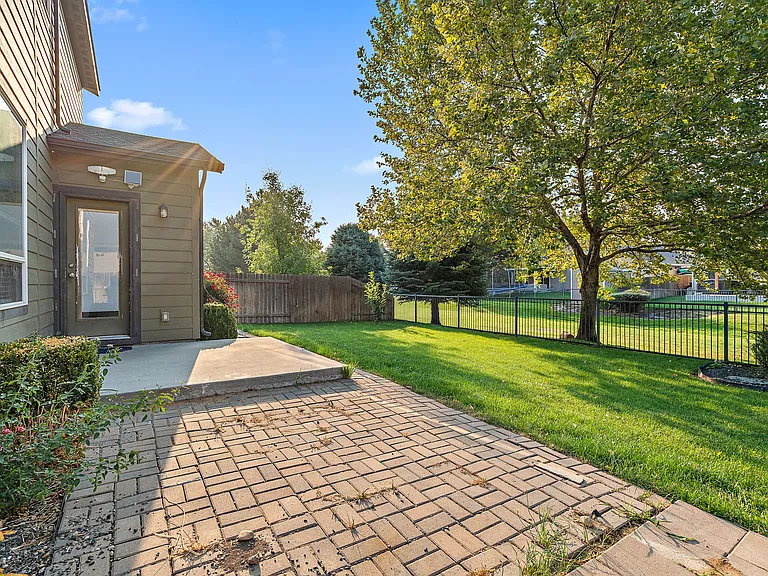 663 W Archerfield St — Photo 35