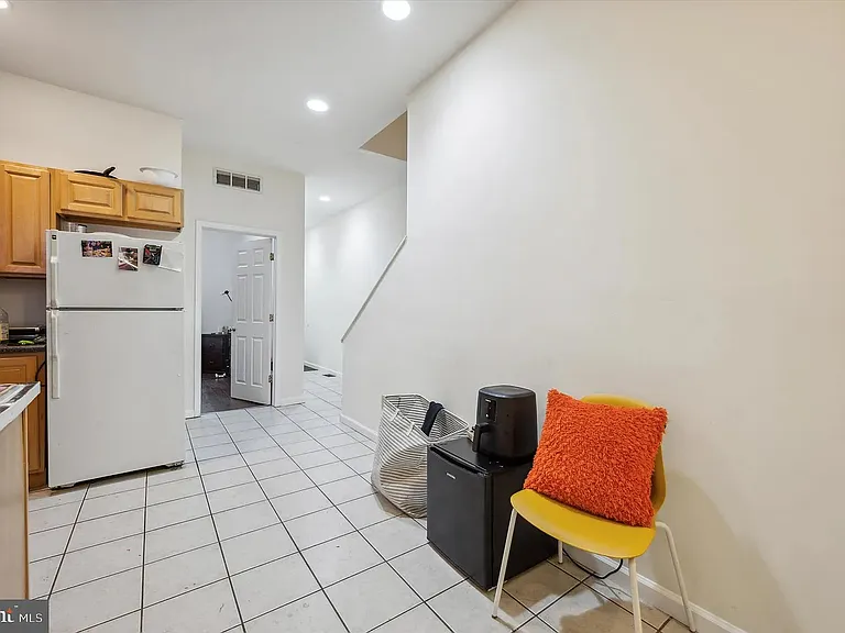 1521 Fontain St — Photo 14