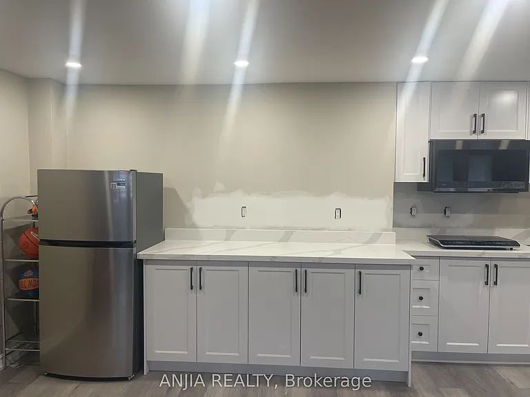 43 Philips View Cres #BASEMENT — Photo 3