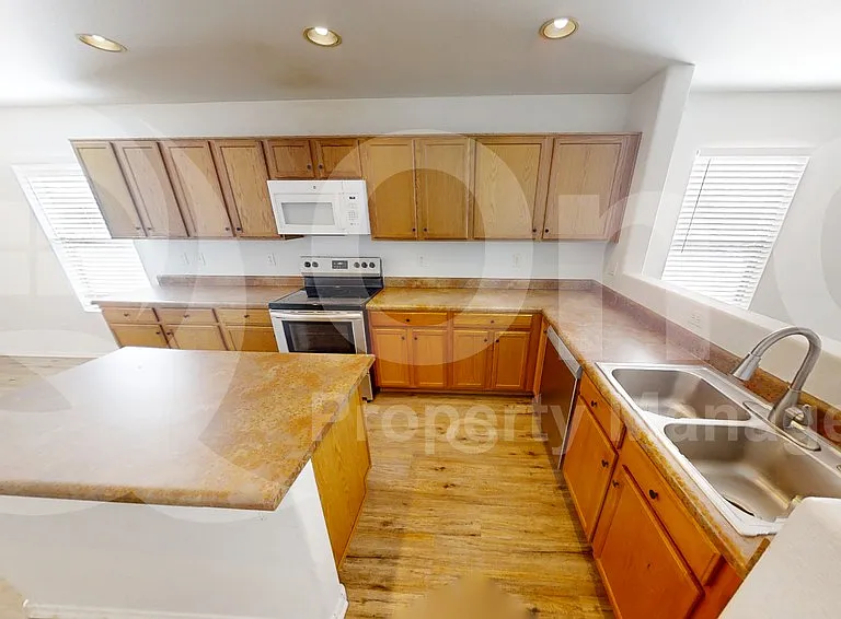 3643 E Constitution Dr — Photo 4