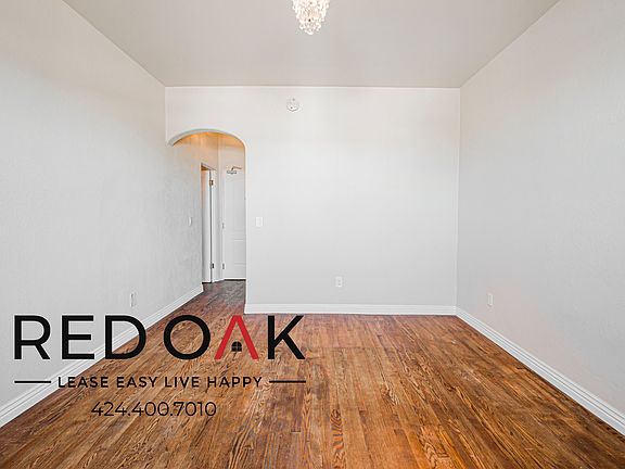 4th image of 2731 Beverly Blvd #411