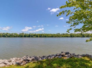 516 Hickman Shores Rd, Dover, TN 37058