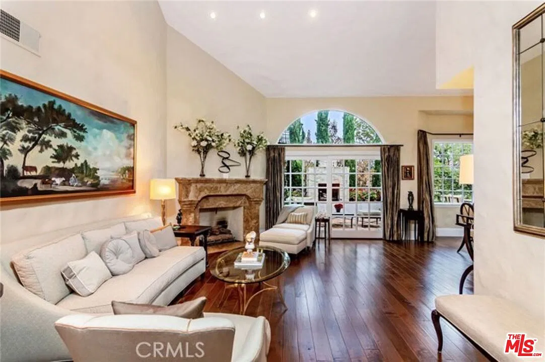 4 bed, 2.5 bath, 2778 sqft, $14,900 — Photo 2