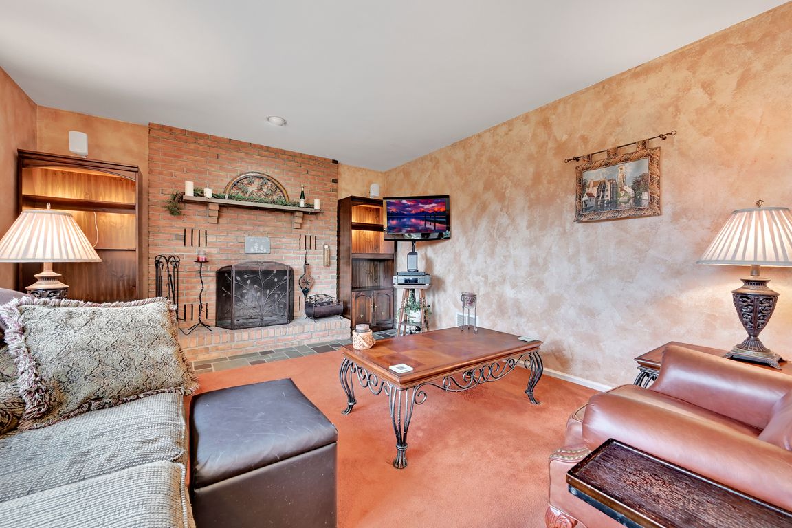 17-Family Room