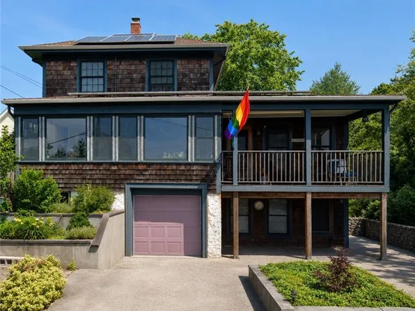 95 Bay View Ave, Cranston, RI 02905