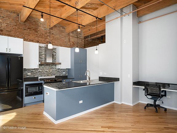5th image of 1040 W Adams St Unit 245