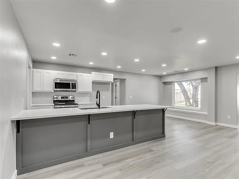 6917 Woodridge Ave — Photo 11