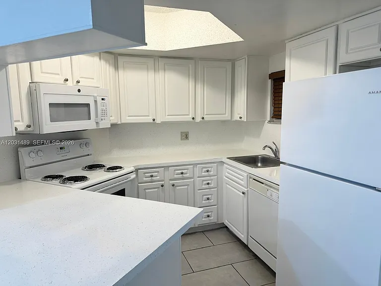 8333 Lake Dr #102 — Photo 11