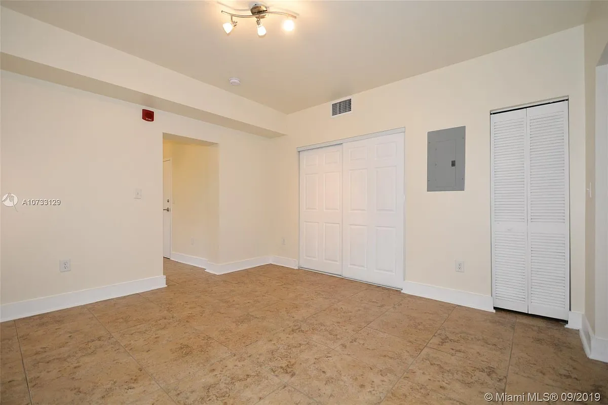 Building Photo - 11530 Griffing Blvd #9