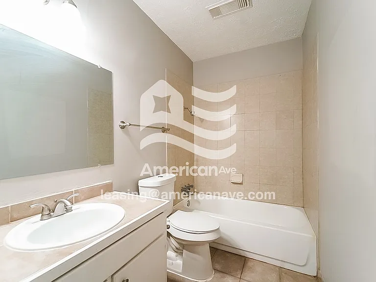 1083941_008_wm_-_main_bathroom_13480764.jpg