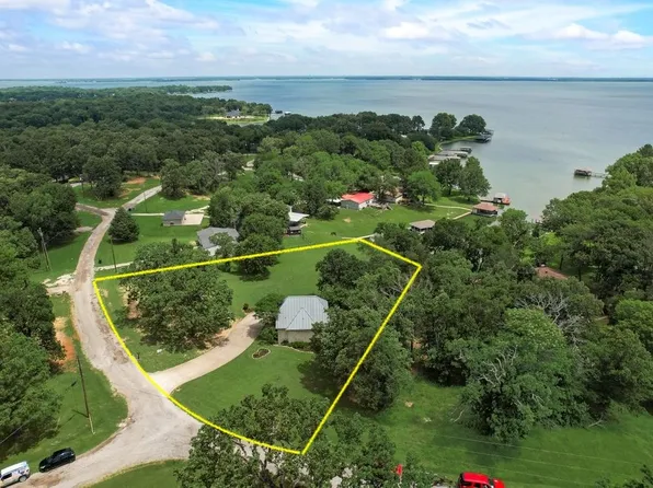 204 Knights Cir, Streetman, TX 75859