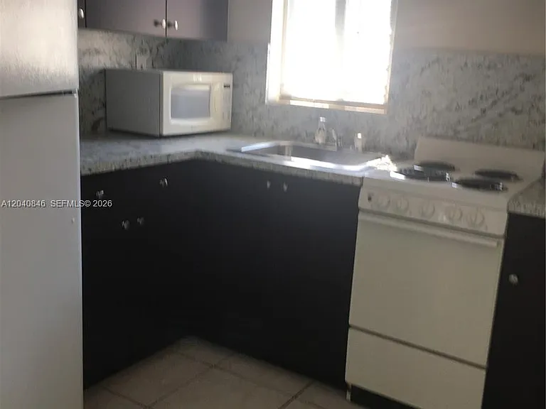 960 Biarritz Dr #2 — Photo 4