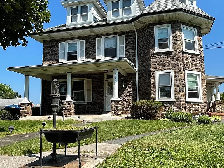 2080 Milford Square Pike — Photo 4