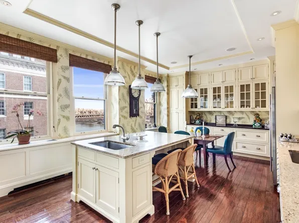 1 Sutton Place South image 6 of 14