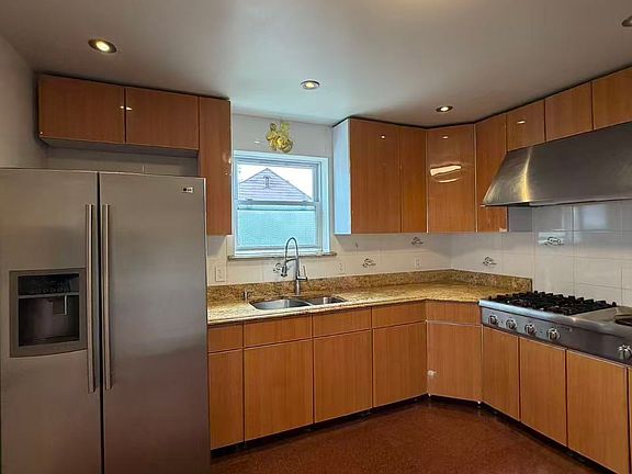 5th image of 51-08 Parsons Blvd #1