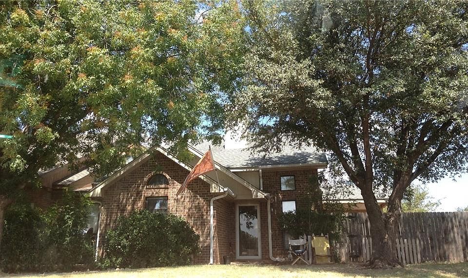 2nd image of 3142 Chimney Cir