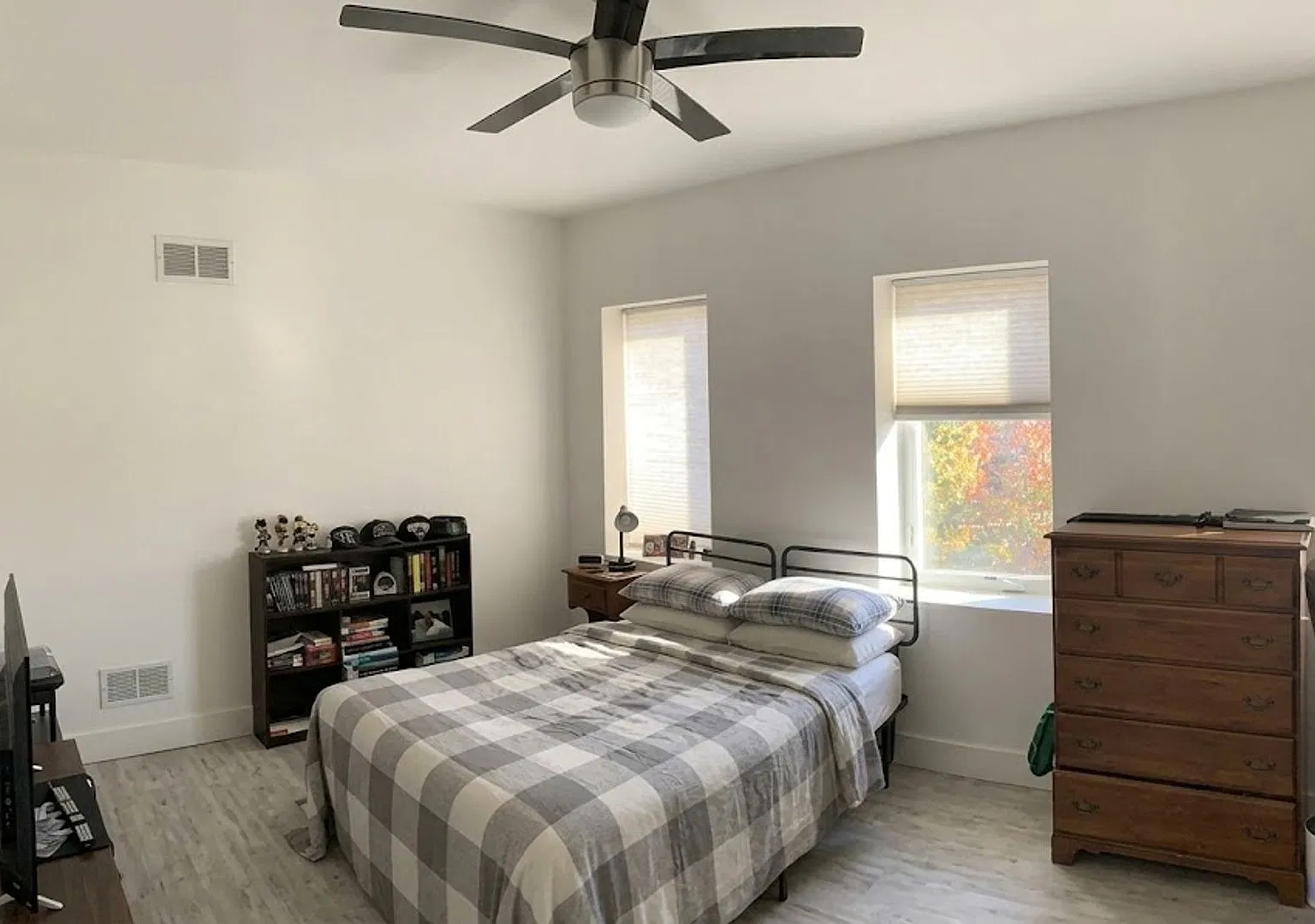 Student Housing - South Side — Photo 4