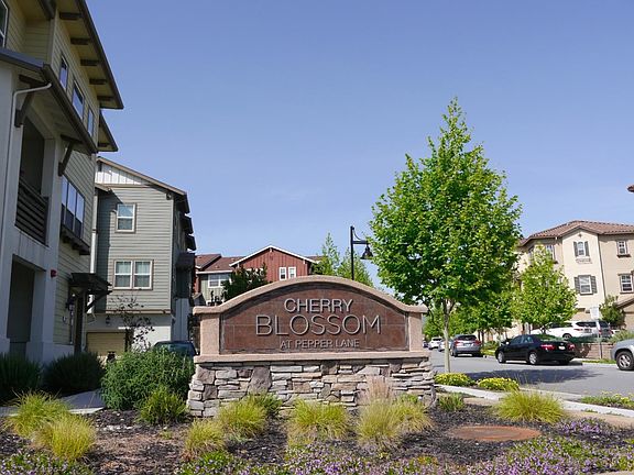 4th image of 1080 N Jackson Ave