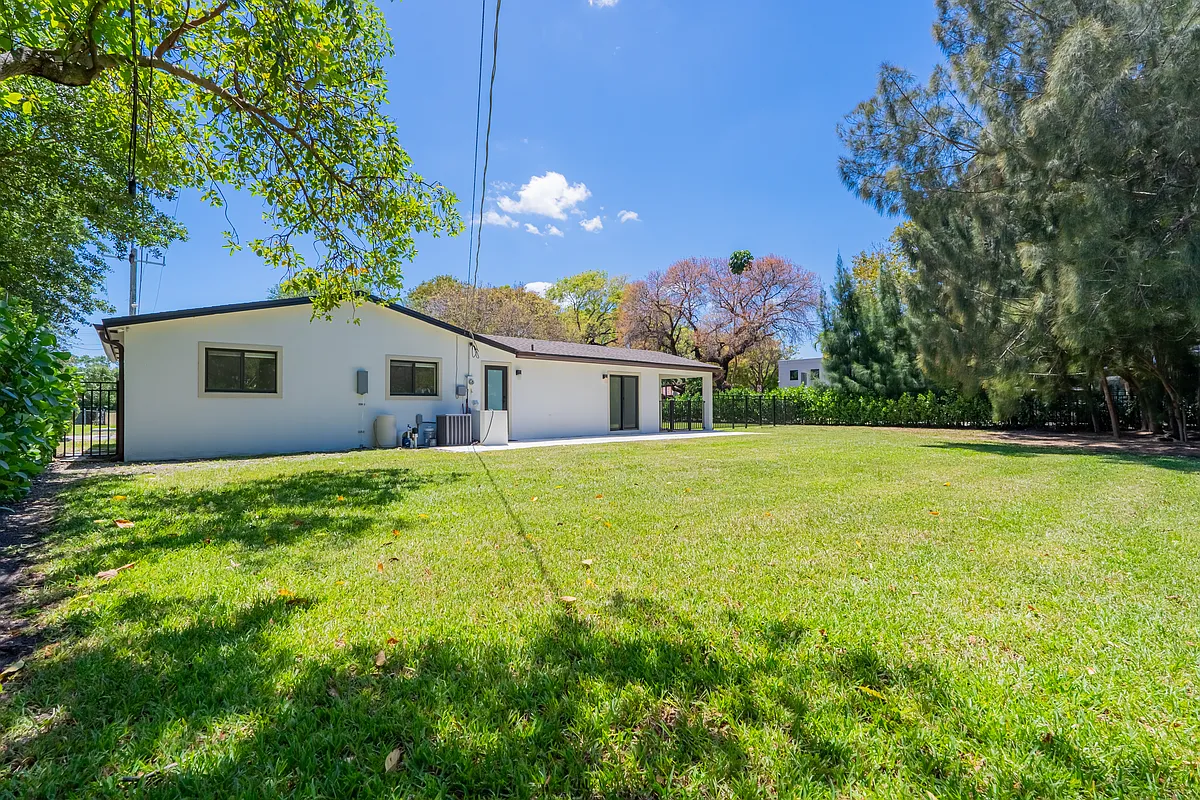Building Photo - 255 Grant Dr