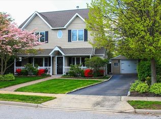 51 Crag Ln, Levittown, NY 11756