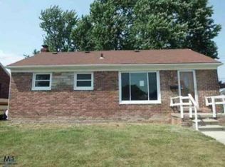 18479 Marquette St, Roseville, MI 48066