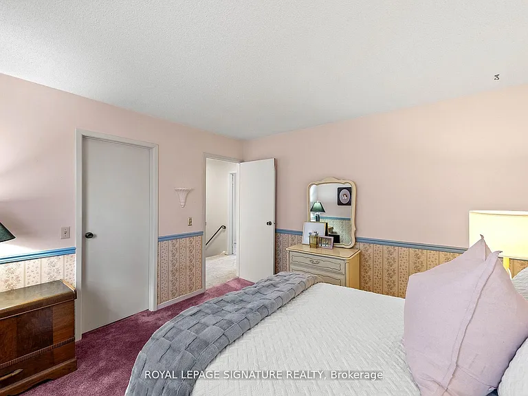 22 Madsen Cres — Photo 30
