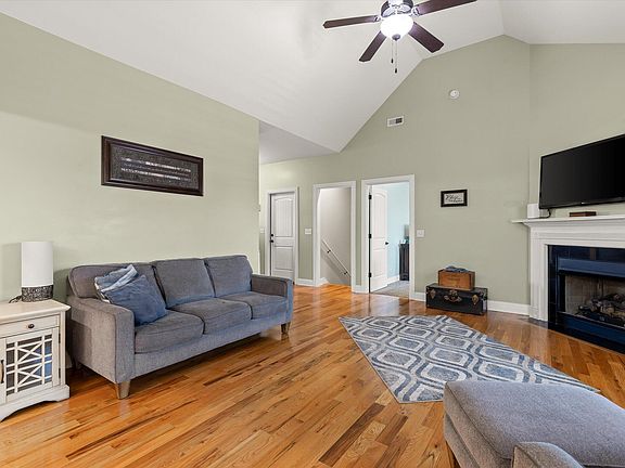 5th image of 56 Seven Pines Ln
