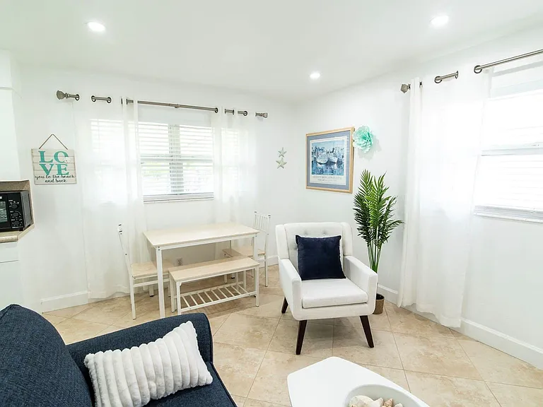 3230 NE 13th St #203 — Photo 3