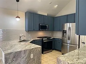 3 bed, 2.0 bath, 1732 sqft, $2,270 — Photo 2