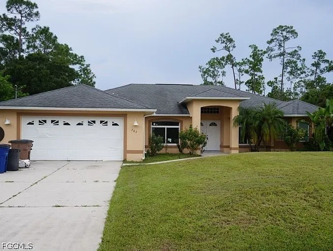 Building Photo - 703 Grant Ave