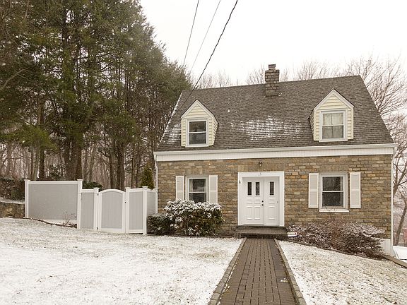 3rd image of 15 Joan Ave