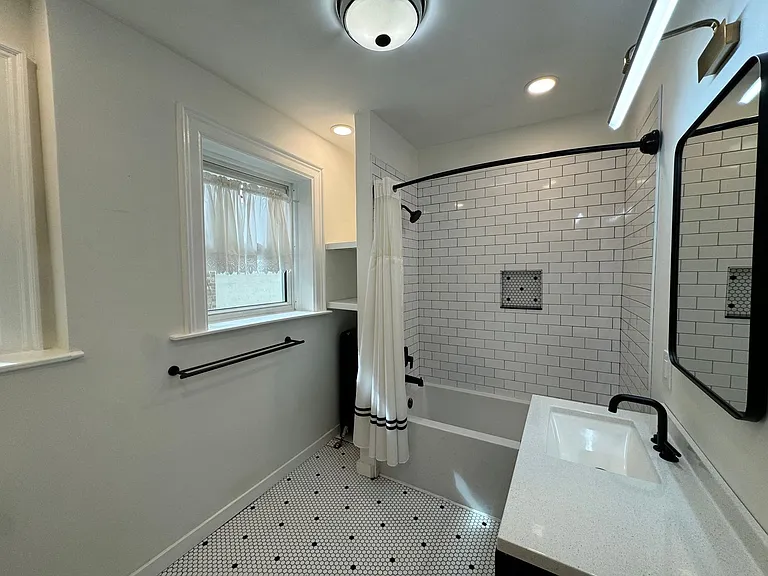 2201 W Gordon St — Photo 43